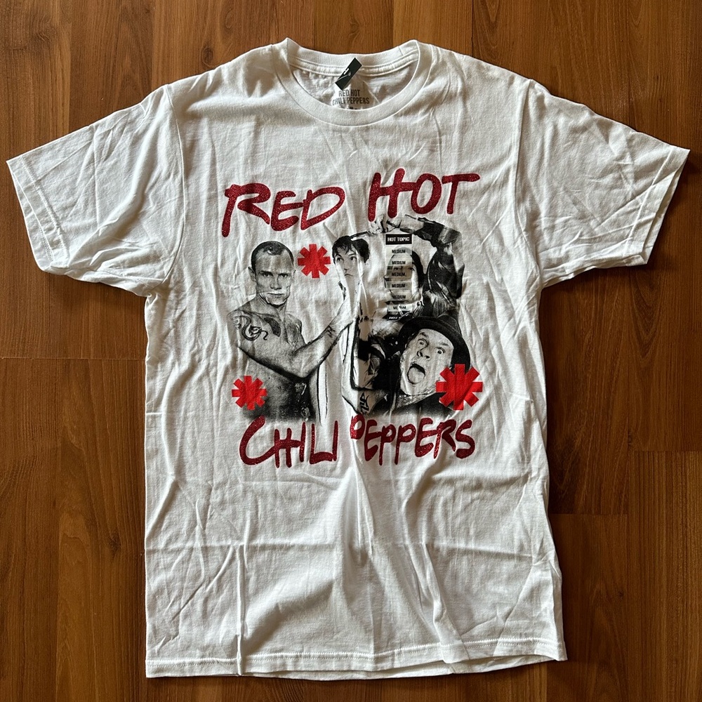 🎸 NWT Red Hot Chili Peppers 🌶️ T-shirt size Medium 🆕 Hot Topic 🎸